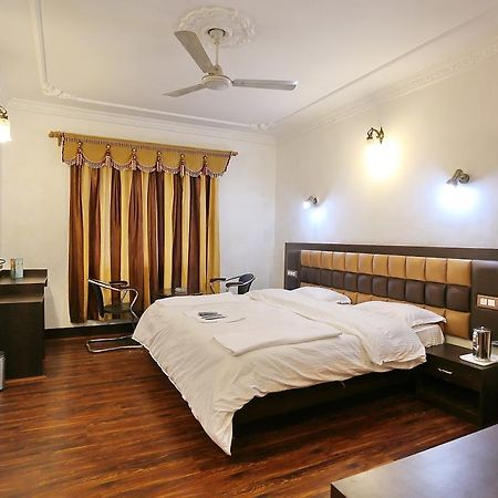 Hotel Ibni Kabeer Srīnagar Exterior foto
